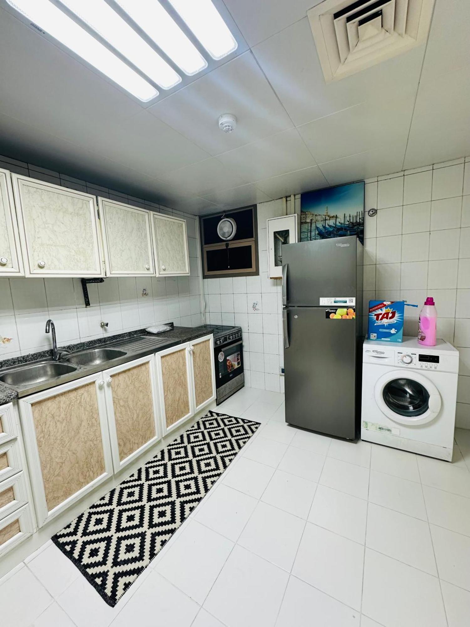 Sunrise Inn By Dsv Property Abu Dzabi Kültér fotó